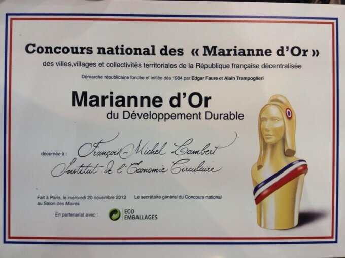 Le député François-Michel Lambert a reçu la Marianne d'or du développement durable Le député François-Michel Lambert a reçu la Marianne d'or du développement durable